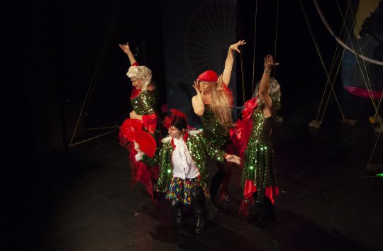 Travesti show pobavila všechny diváky