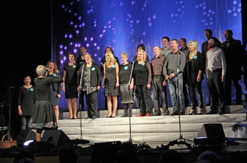 Na vánočním koncertě zpívá a hraje na 250 účinkujících