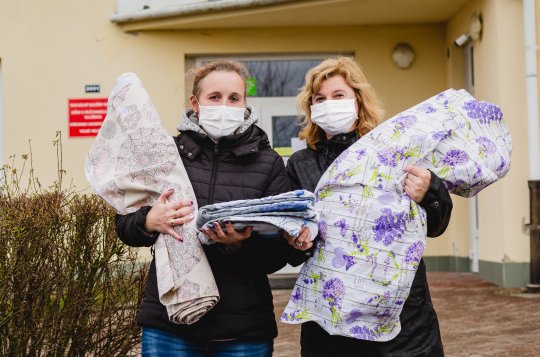 Velmez nosí roušky