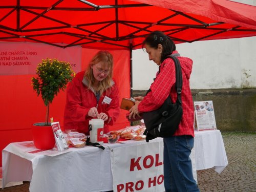 Koupí koláče pomůžete hospici