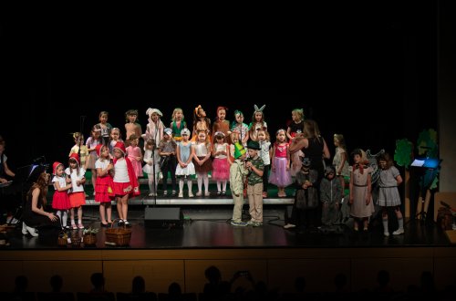 Spojení tří sborů roztančilo publikum a přineslo smích