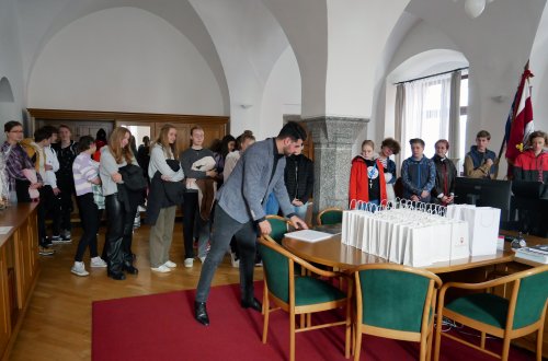 Gymnazisté navštívili radnici