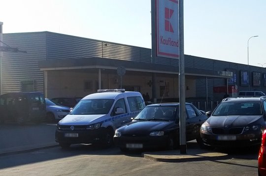 Muž cizí národnosti kradl v místním supermarketu