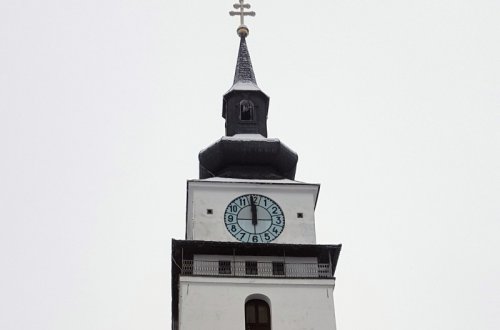 Hodiny na věži stojí kvůli námraze