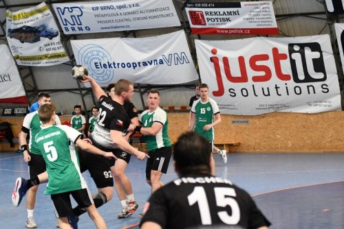 HÁZENÁ: Výhrou v Hustopečích muži poskočili na medailové pozice