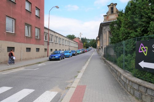 V Poštovní ulici dočasně ubydou parkovací místa