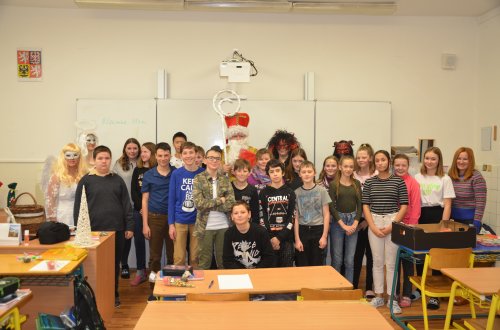 Mikuláš naděloval i na Základní škole Sokolovská