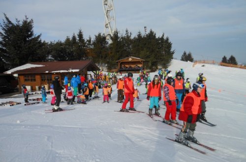 Výuka lyžování na Fajtově kopci pokračuje