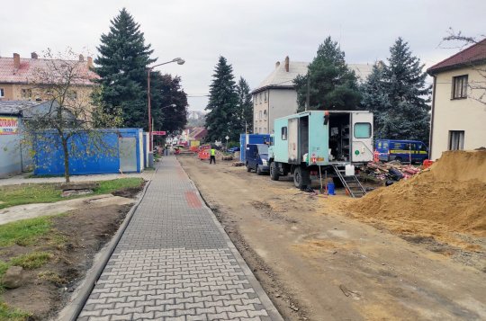 Ulice Nad Gymnáziem bude pár hodin úplně neprůjezdná 