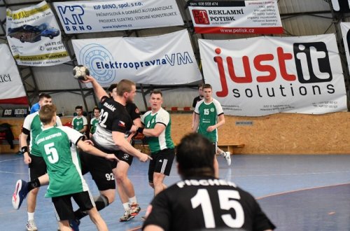 HÁZENÁ: Výhrou v Hustopečích muži poskočili na medailové pozice