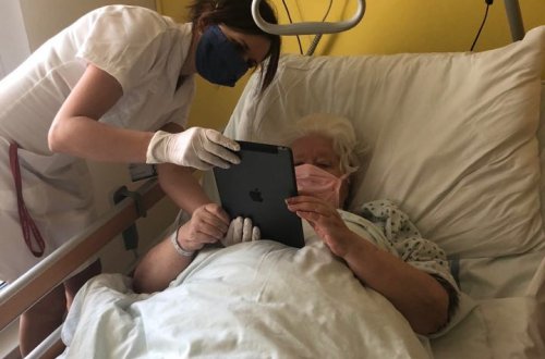 O kontakt s blízkými pacienti nepřijdou. Spojí se přes obrazovku