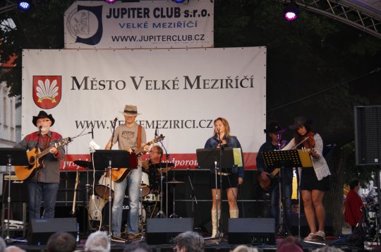 O víkendu si přišli na své posluchači country i jazzu