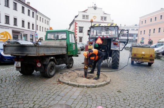 Mění se sloup uprostřed náměstí