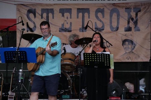 Fanoušci Stetsonů zaplnili náměstí