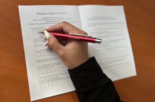 Quest provede okolím a sdělí městské pověsti