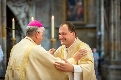 Věřící ve Velkém Meziříčí přivítají rodáka a novokněze Jaroslava Mrňu