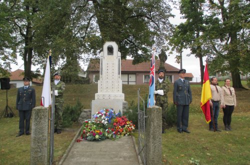 V Budišově vzpomněli na 80. výročí sestřelení bombardéru
