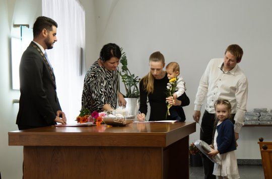 Dvaadvacet nových občánků města přivítal starosta