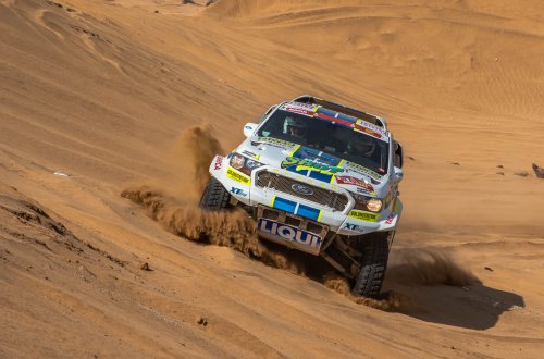 Posádka Ultimate Dakar Racing týmu dvakrát zapadla v dunách