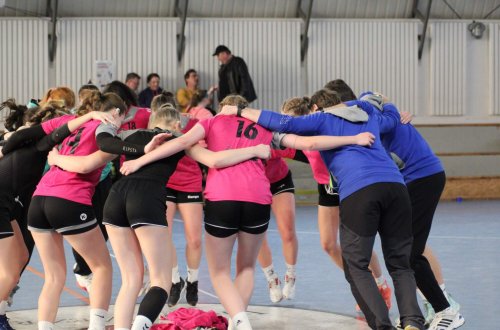 Starší dorostenky neuspěly ani v domácím prostředí 