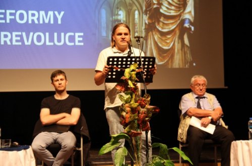 Současná doba nahrává revolucím, zaznělo na přednášce Ondřeje Ševečka