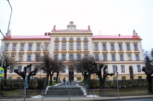 Studenti hodlají podpořit veřejnoprávní média. Sejdou se před gymnáziem