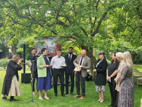 Afternoon tea na britském velvyslanectví