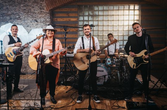 Lucy & Hangover vydali singl a míří do Jupiteru  