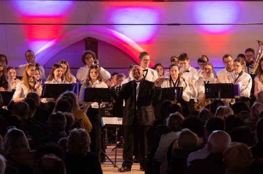 Synagoga praskala ve švech. Koncert vynesl padesát tisíc korun