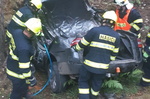 Tragická dopravní nehoda vzala život třem mladým lidem 