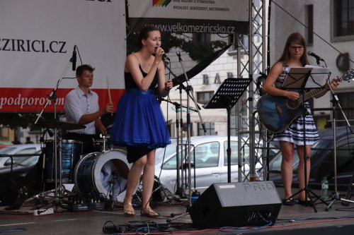 Elektroswing i ploužáky zazněly v repertoáru Impro Bandu