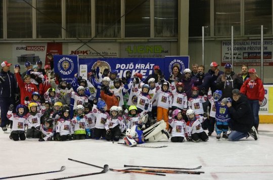 Na akci Týden hokeje dorazilo v Meziříčí 29 dětí