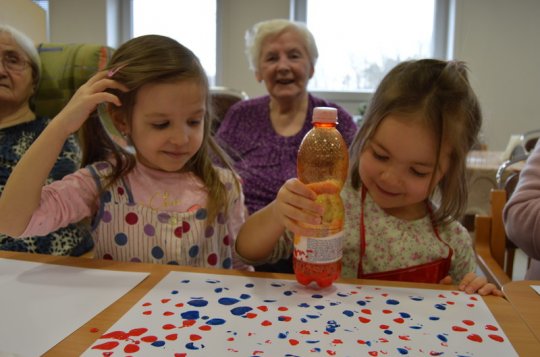 Děti z MŠ Oslavická vykouzlily úsměv na tváři seniorů