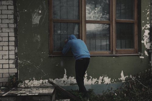 Neznámý pachatel se vloupal do objektu