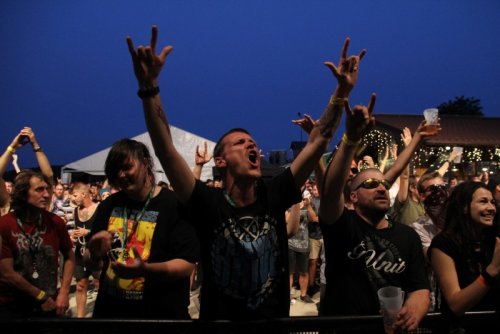 Fajtfest je pecka, pochvalují si fanoušci punku a metalu
