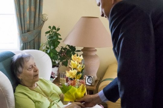 Paní hraběnka včera přijala blahopřání k narozeninám