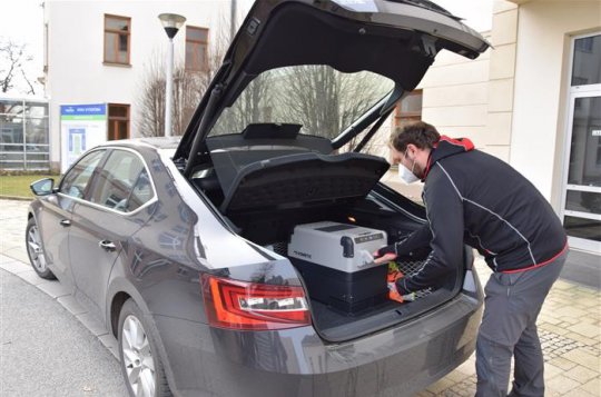 Část vakcín pro očkovací centra přenechal kraj praktikům