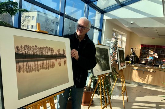 Nová výstava v nemocniční „galerii“ podpoří hospic