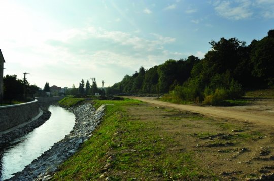 Lidé chtějí co nejrychleji upravit prostor za řekou