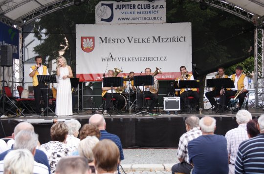 Kulturní léto láká na koncerty a letní kino