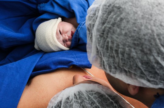 Otcové smí opět k porodu