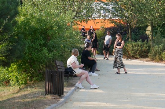 Školáci už šli po novém chodníku