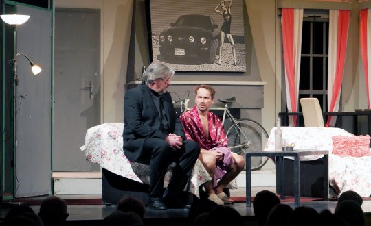 Jan Révai v roli sukničkáře pobavil publikum 