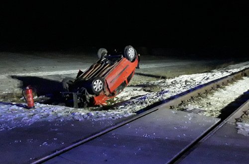 Na přejezdu v Budišově se střetl osobní vlak s osobním vozidlem