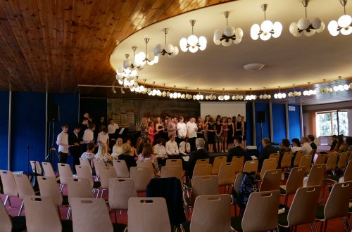 Dnes se rozloučily tři třídy deváťáků ze Základní školy Sokolovská