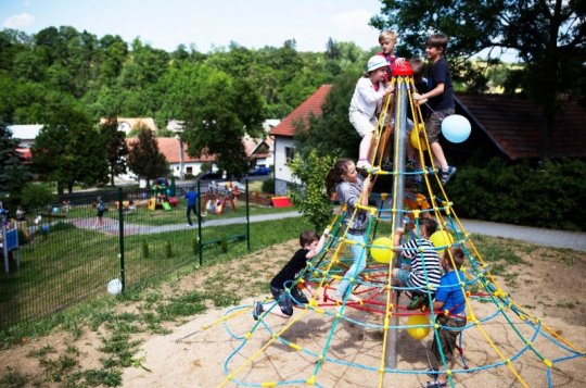 Škola ve Strážku spustí projekt pomáhající rodičům s péčí o děti