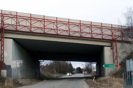 Podjezd pod dálnicí na Karlově se na víkend uzavře