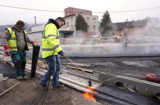 V úterý po mostu projedou první auta