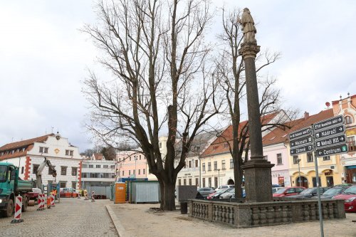 Přebytek rozpočtu pomůže náměstí i památkám