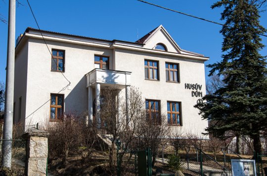 Přijďte na koncert skupiny Listověj do Husova domu